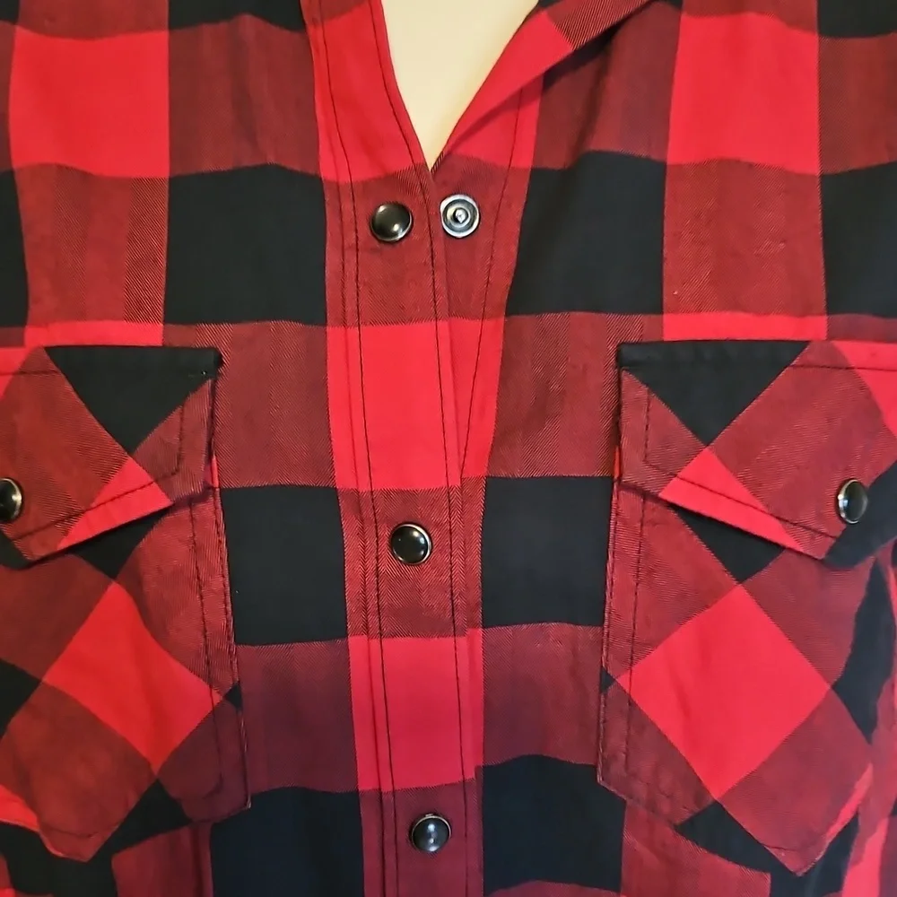 Untuckit Women Button Up Shirt 2 Red Plaid DYLAN Collared Front